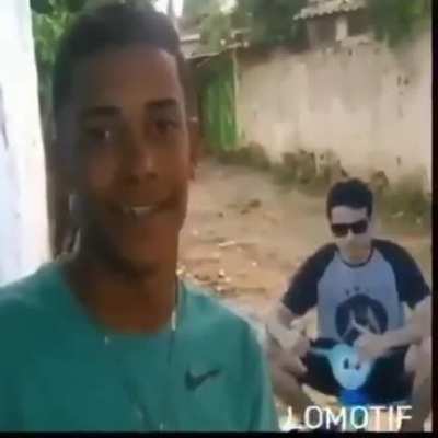 Poze, Paix&otilde;es