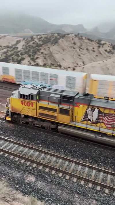 Perfect timing yesterday at Sullivan&rsquo;s Curve in the railfanning heaven that is Cajon Pass, California.