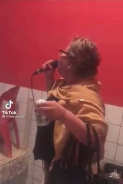 Ya no le den de tomar a la abuelita&hellip; tolate