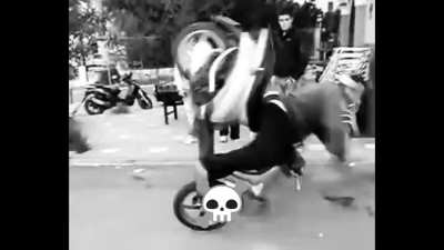 Da un p&ograve; che non postavo ma volevo fare un edit sul raduno e sulla quella bestia che ti ritrovi sotto al culo muuso (volume al massimo che si sente poco) (da guardare fino alla fine)