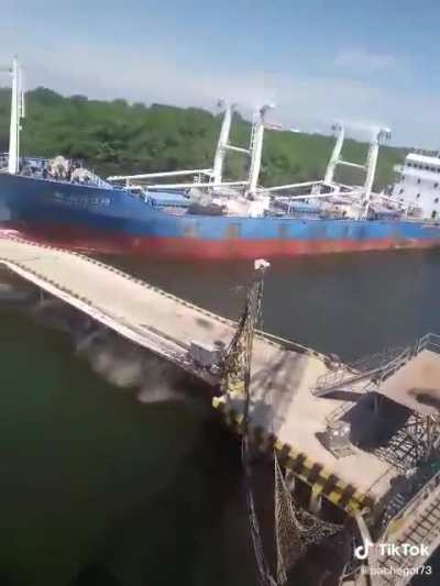 To drive a boat