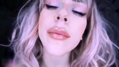 A sexy set of lips and a pretty face surely wouldn&rsquo;t make you relapse right 🥹