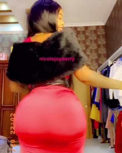 Big classy booty. Make me nut quick!!!!!
