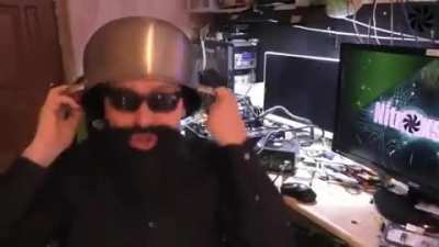 Компьютерщик Василий убирает хейтеров!