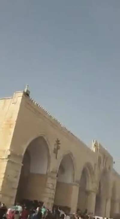 Israel prevents medical personnel from entering the Al-Aqsa to help the injured