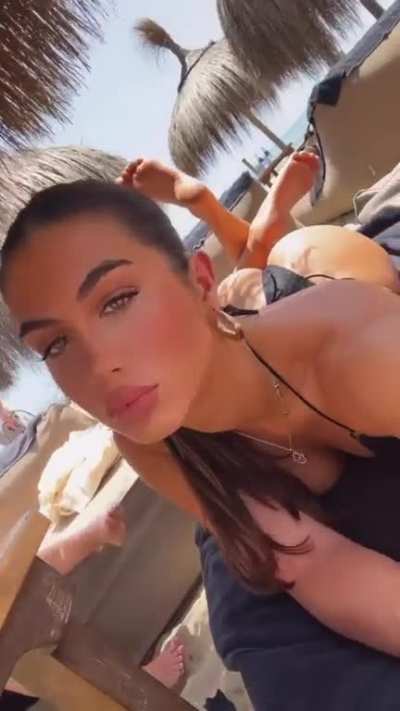 👣