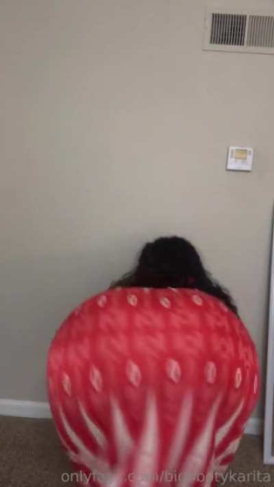 booty too big for da dress