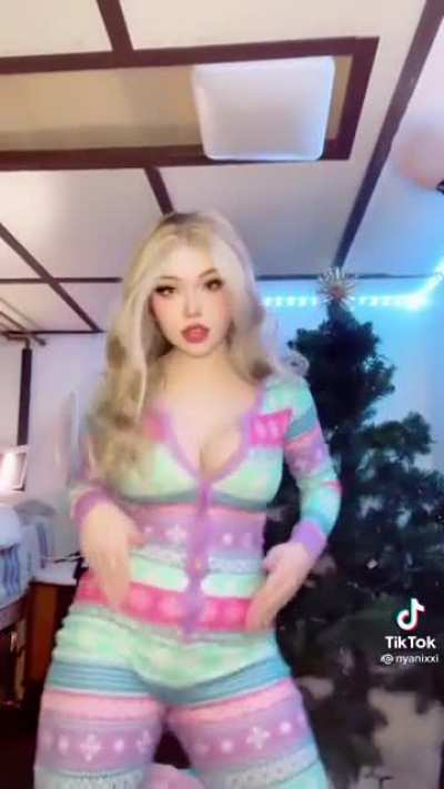 So thick, she&rsquo;s shaking the trailer