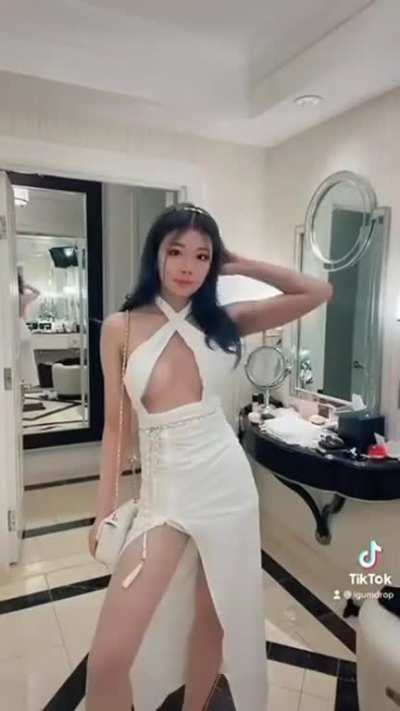 Dress was a bit loose 👀