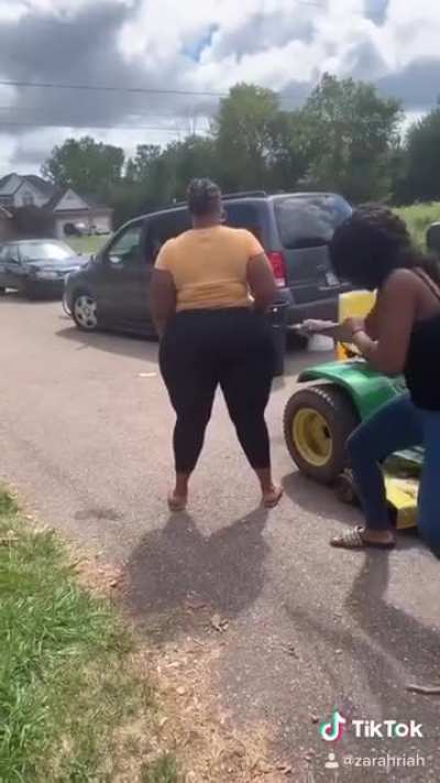 Please let&rsquo;s make this a viral internet challenge 🤣