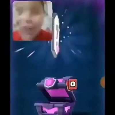 Chicos ayuda el niño dice con mi amigo juan o con mi hermano juan?