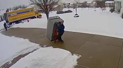 Watch "Fridge delivery fail!" on YouTube