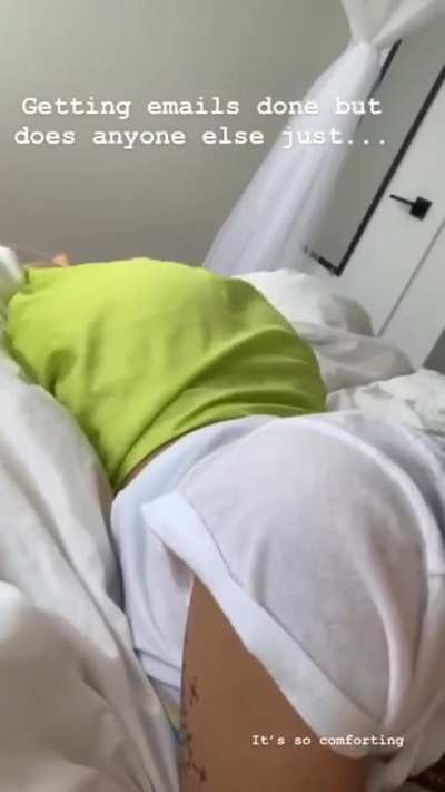 Hitomi Butt Wiggle (IG Story)