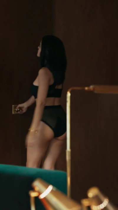 Booty in Diablo Guardian S1E7 (mobile crop)