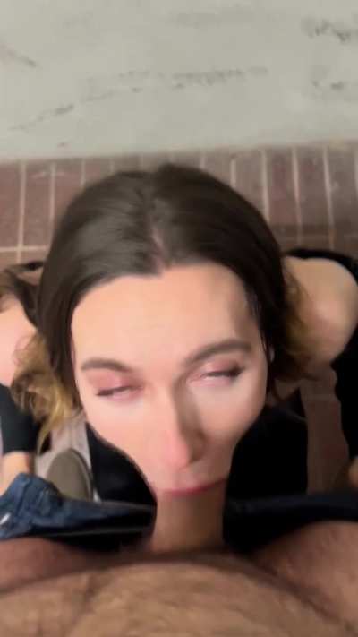 Sucking daddy&rsquo;s cock on parking 😋😋😋