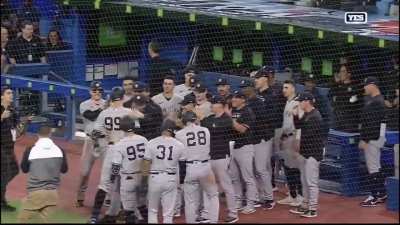 [Highlight] John Sterling&rsquo;s call of Aaron Judge home run number 61.