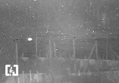 M2A2 Bradley IFV of the 47th Mechanized Brigade targets Russian tanks that tried to break through in Avdiivka direction with a 25mm Bushmaster cannon at night. Video recorded by Ukrainian SOF