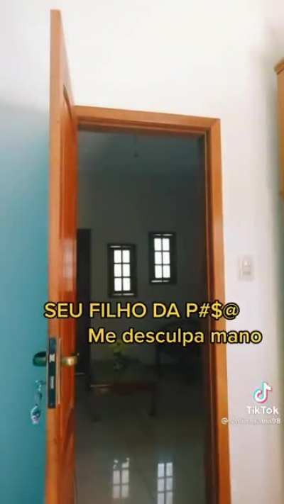(Mickey mouse virou corno kkkkkkkkkkkkkk.) Por cornografista.