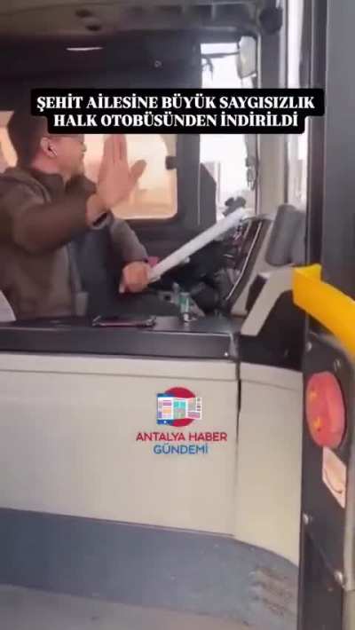 Antalya'da şehit ailesini otob&uuml;se "Beni ilgilendirmiyor" diyerek almayan şof&ouml;r silahlı saldırıya uğradı. Ateş eden kişinin "Ruh Adam'ın selamı var" dediği &ouml;ğrenildi. Ruh Adam tabirinin Sedat Peker'le &ouml;zdeşleştiği biliniyor.