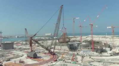 Mammoet's SK Crane Shows Versatility in Abu Dhabi
