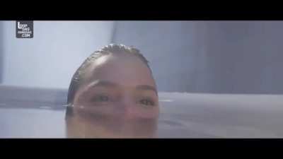 Bruna Marquezine nua em "Vou Nadar At&eacute; Voc&ecirc;" #1
