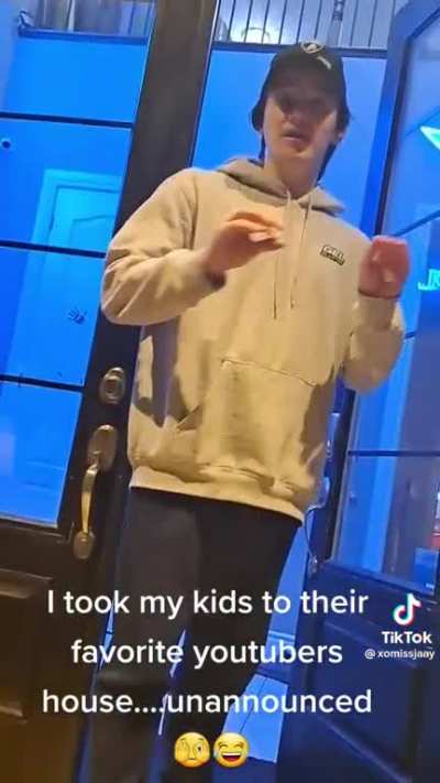 Mom who thinks it&rsquo;s okay to show up at a YouTuber&rsquo;s house unannounced