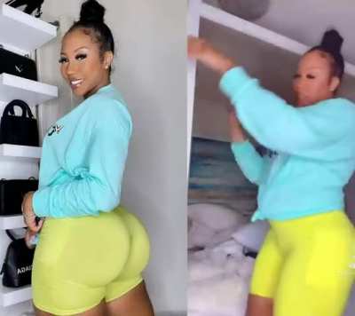 Phat Cheeked Ebony In Yellow Spandex