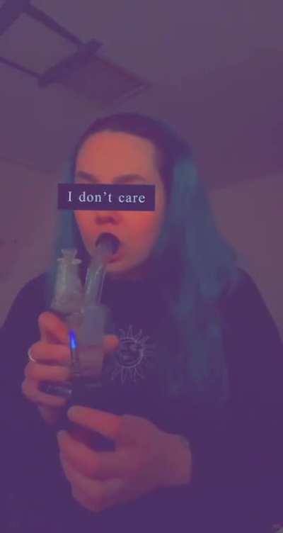 Fuck life do be fucking testing the fuck out of me lately!-_- I broke the only bowl that I had left so I guess this banger will do for now✌️