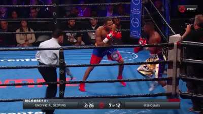 Rigondeaux lands a perfectly timed uppercut on Solis