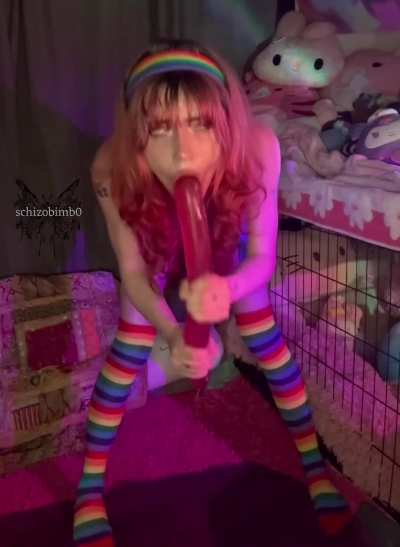 knees buckling n giving out bc hitting the clit in the back of my throat feels too fucking good