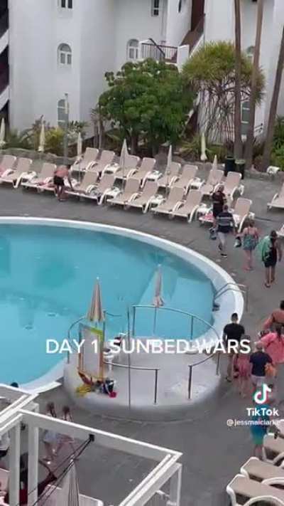 Should&rsquo;ve just bought a tarp and covered all sunbeds in his eyesight