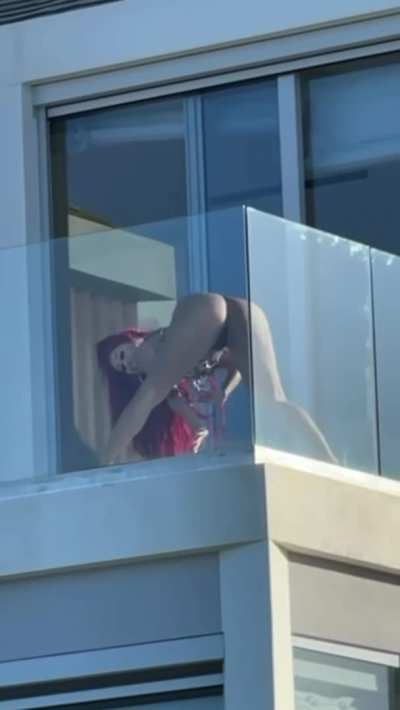 Saweetie throwing ass on the balcony