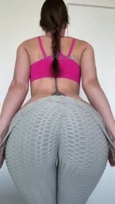 My ass isn&rsquo;t the biggest, but it&rsquo;s not small [oc]