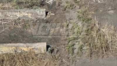 Russian soldiers kill 2 Ukrainian at close range