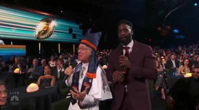 Peanut and Bob Odenkirk with a friendly reminder for the Packers