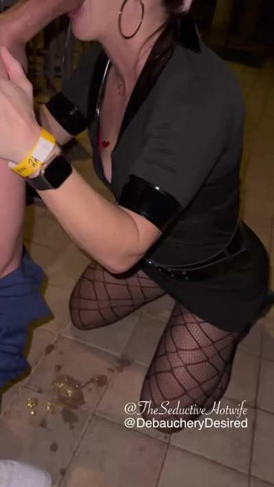 His ex gf didn’t believe I was able to deep throat his MASSIVE COCK so she wanted to be there as I took him down my throat BALLS DEEP for the 2nd time! Sound up