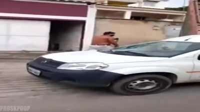 Algu&eacute;m pode me ajudar entrando?  