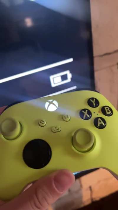 Xbox Controller still flashing even though shows connected on sd