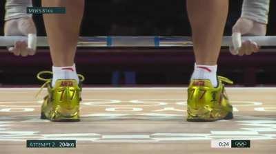Lyu Xiaojun's 204kg/670lb c&amp;amp;j to set an Olympic record and win men's 81kg gold