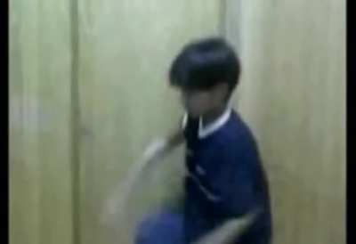 Hehe, arm goes snap