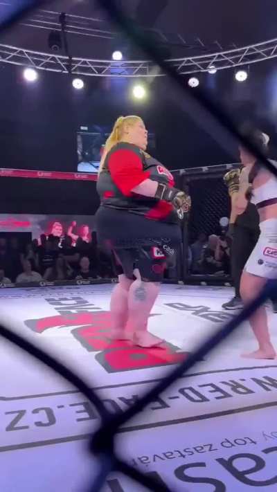 Fat woman KO&rsquo;s herself by falling down