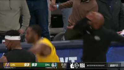 [Highlight] KP and Kleber fight each other for the rebound and loses the ball to Wayne Ellington who hits a clutch 3 to tie the game