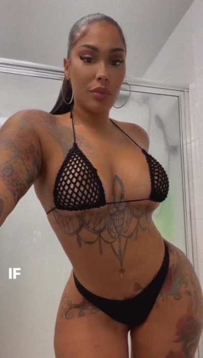 Tattedup holly 🍑🖤