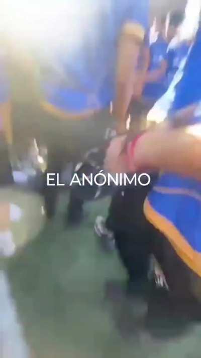 Nuevo Le&oacute;n: Estudiante sufre fuerte ca&iacute;da tras ser lanzado al aire por compa&ntilde;eros en la UANL; se desconoce su estado de salud.