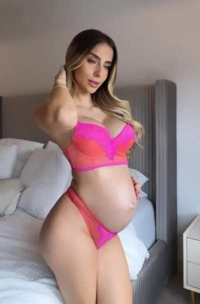(IG reel) Mommy Bruna is glowing😍 Love seeing her pregnant😩