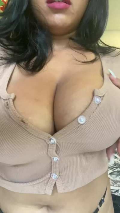 Would you let me bounce them on your face ? :*