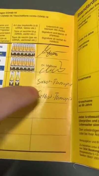 Paul 🐷 hat mir grade seinen impfpass gesendet😂😂👍👍 DER CORONA IMPFPASS😂😂😷🔬Seit vier wochen jetzt schon in selbsttherapie😂🤣🤣🤣😭🤣 So ich geh jetz zur&uuml;ck ins Bett zu meinem mann und lass mich verpr&uuml;geln🤣🤣🤣👍😂 HDGDL LG K&Uuml;SSCHEN HENRIETTE🍀❤️