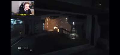 Alien: Isolation be like
