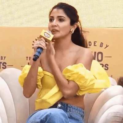 Anushka sharma wardrobe malfunction