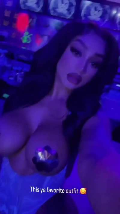 💙( &deg; )( &deg; )🖤